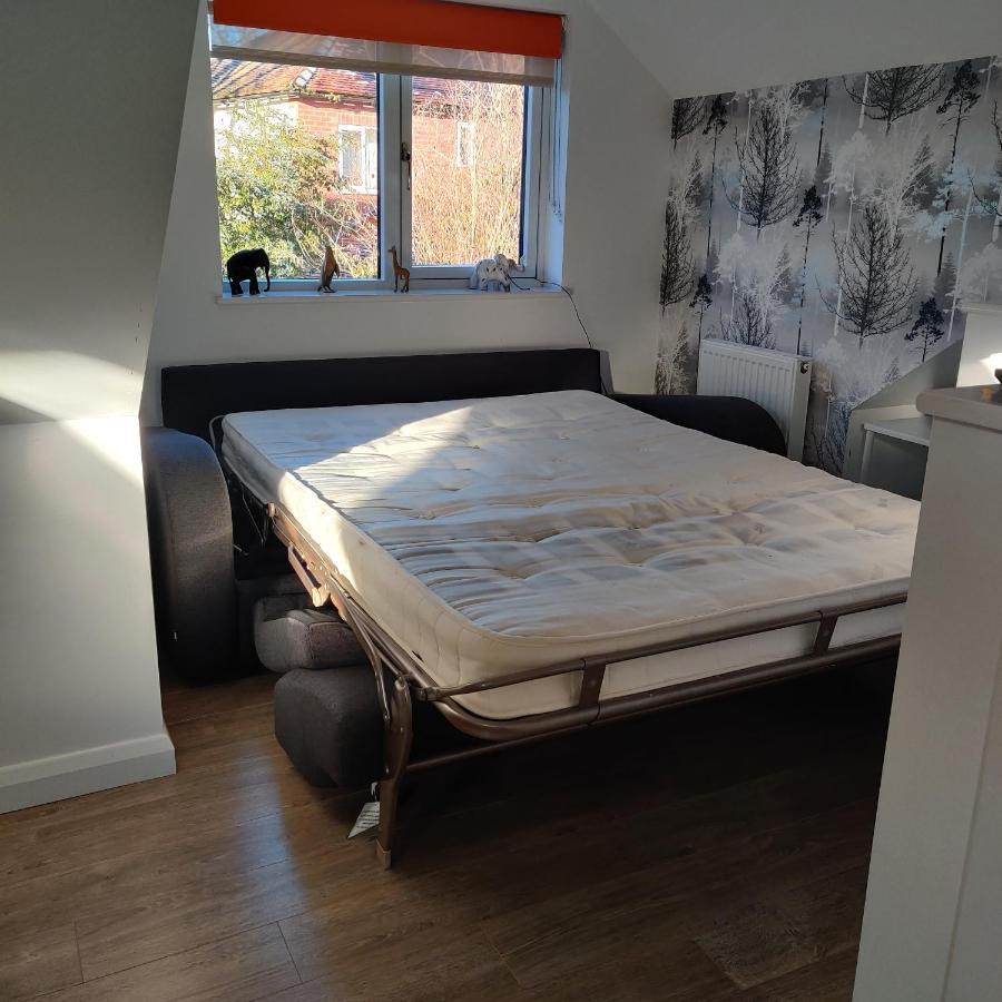 Delightful & Picturesque Modern Detached Apartment, Next To Chester Zoo, Near Park And Ride To City Centre Luaran gambar