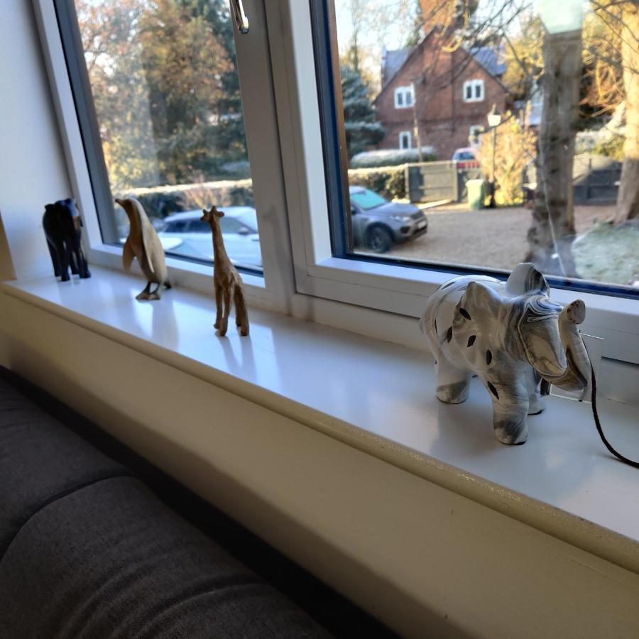 Delightful & Picturesque Modern Detached Apartment, Next To Chester Zoo, Near Park And Ride To City Centre Luaran gambar
