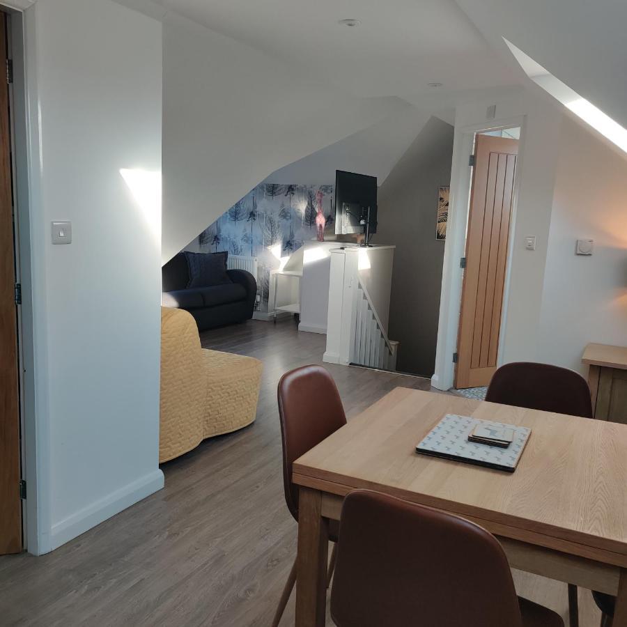 Delightful & Picturesque Modern Detached Apartment, Next To Chester Zoo, Near Park And Ride To City Centre Luaran gambar
